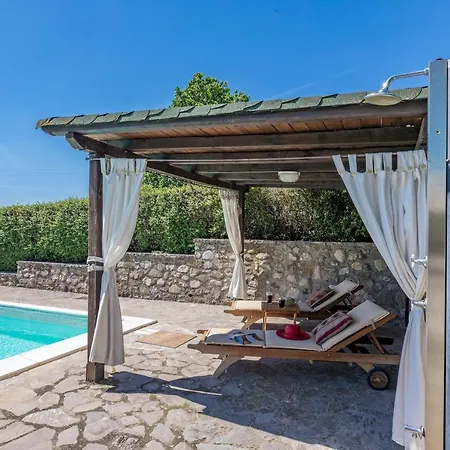 Casale Del Viaggiatore 10, Emma