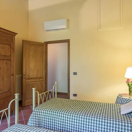 Casale Del Viaggiatore 10, Emma